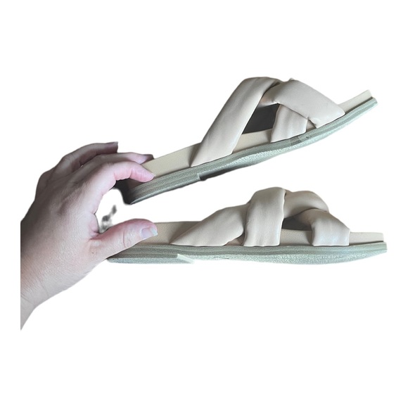 Universal Thread Cosette Puffy Slide Sandals in Tan - Picture 4 of 11